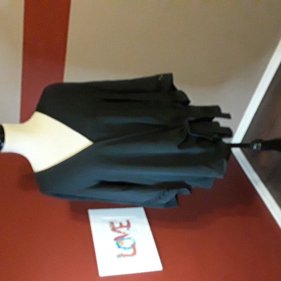 Sold Stylish Black Top - Picture 5 of 6